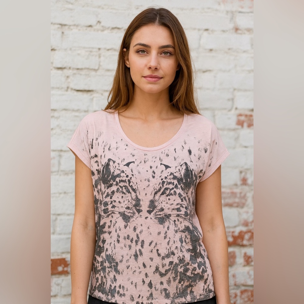 New Decree lion t shirt pink and black